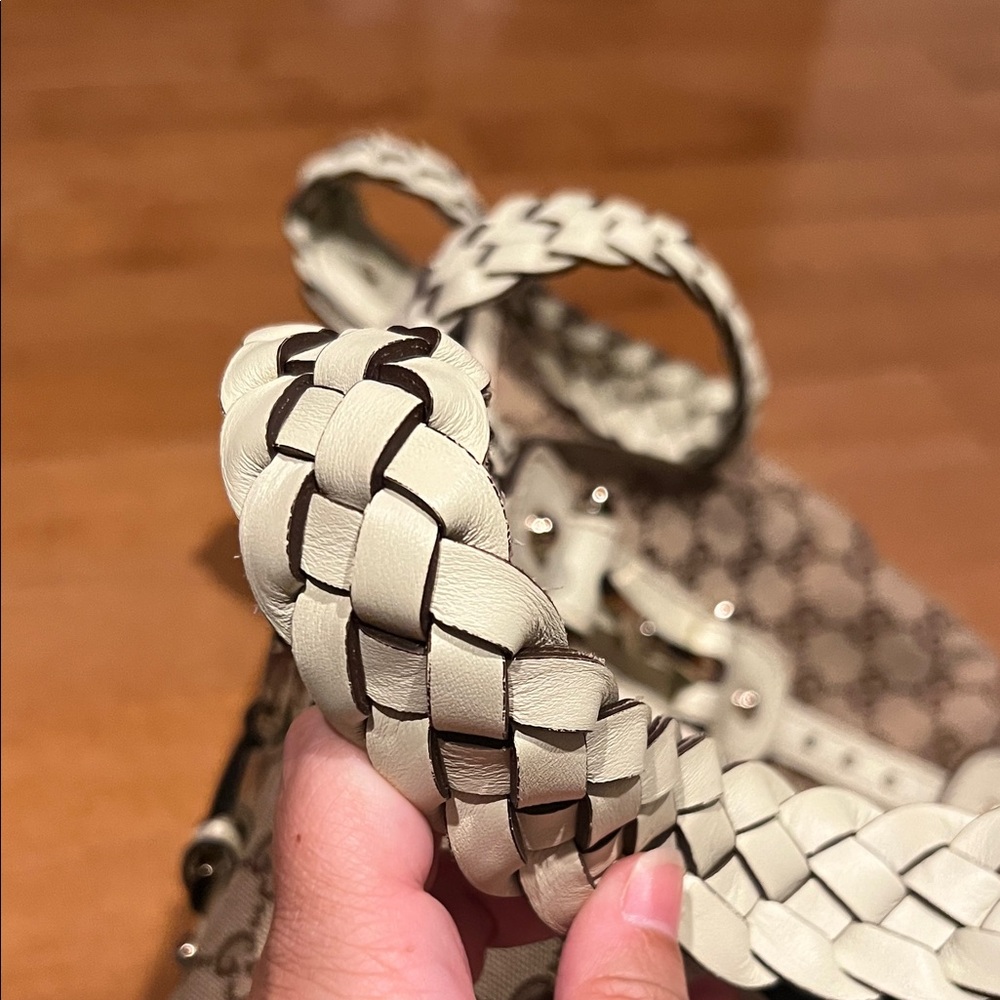 Gucci Beige and Cream Shoulder Bag - Picture 3 of 6